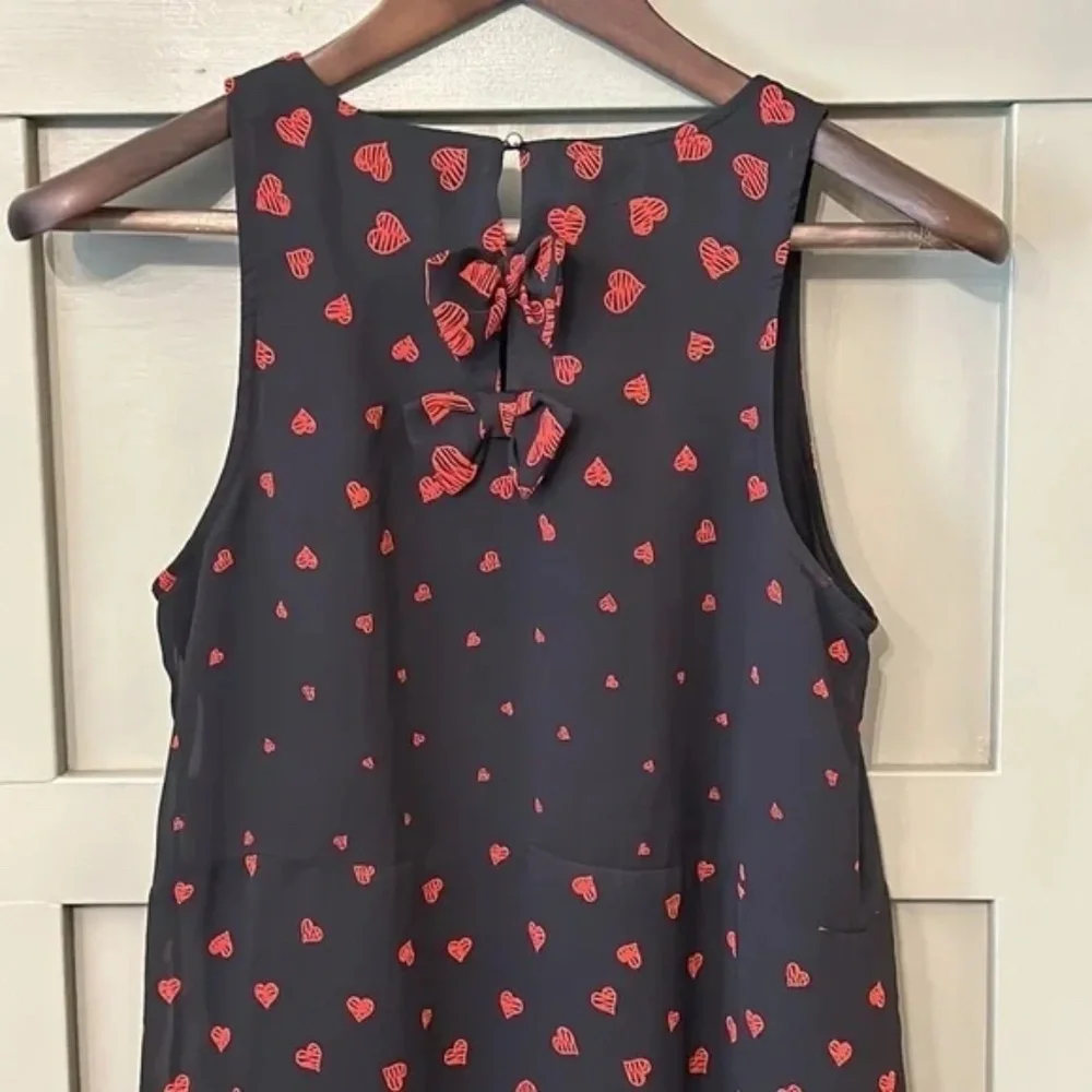 Disney scoop neckline size